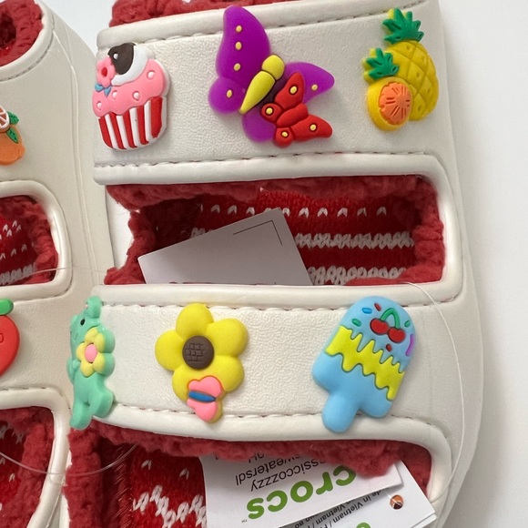 NWT Crocs Classic Cozzzy Holiday Sweater Women's Sandals with CHARMS!! SZ-W8/M6 - Picture 12 of 16